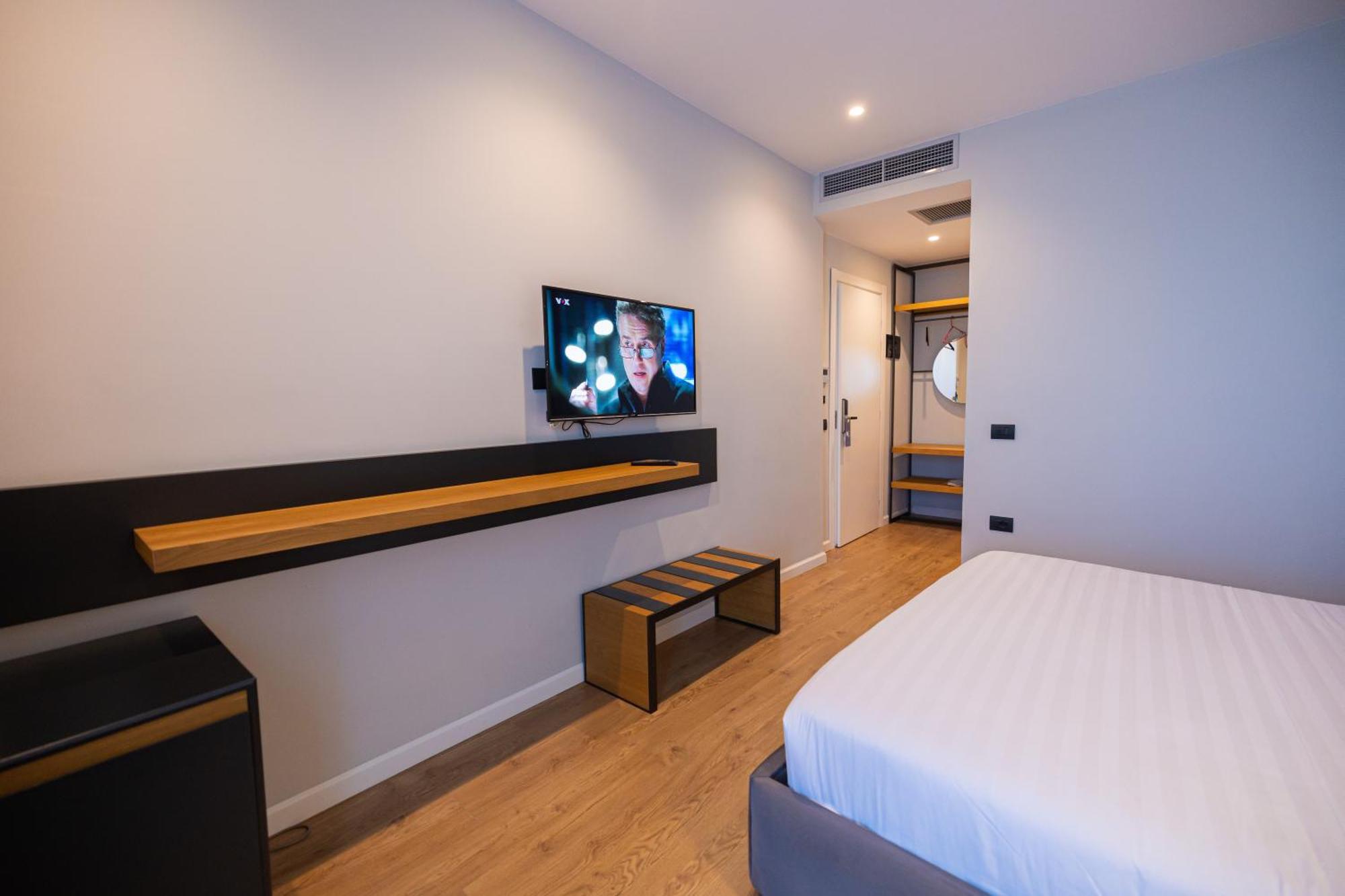 Duka Hotel Vlore Bagian luar foto
