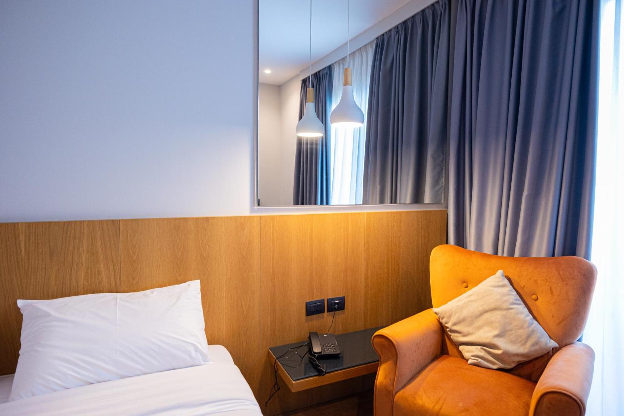 Duka Hotel Vlore Bagian luar foto