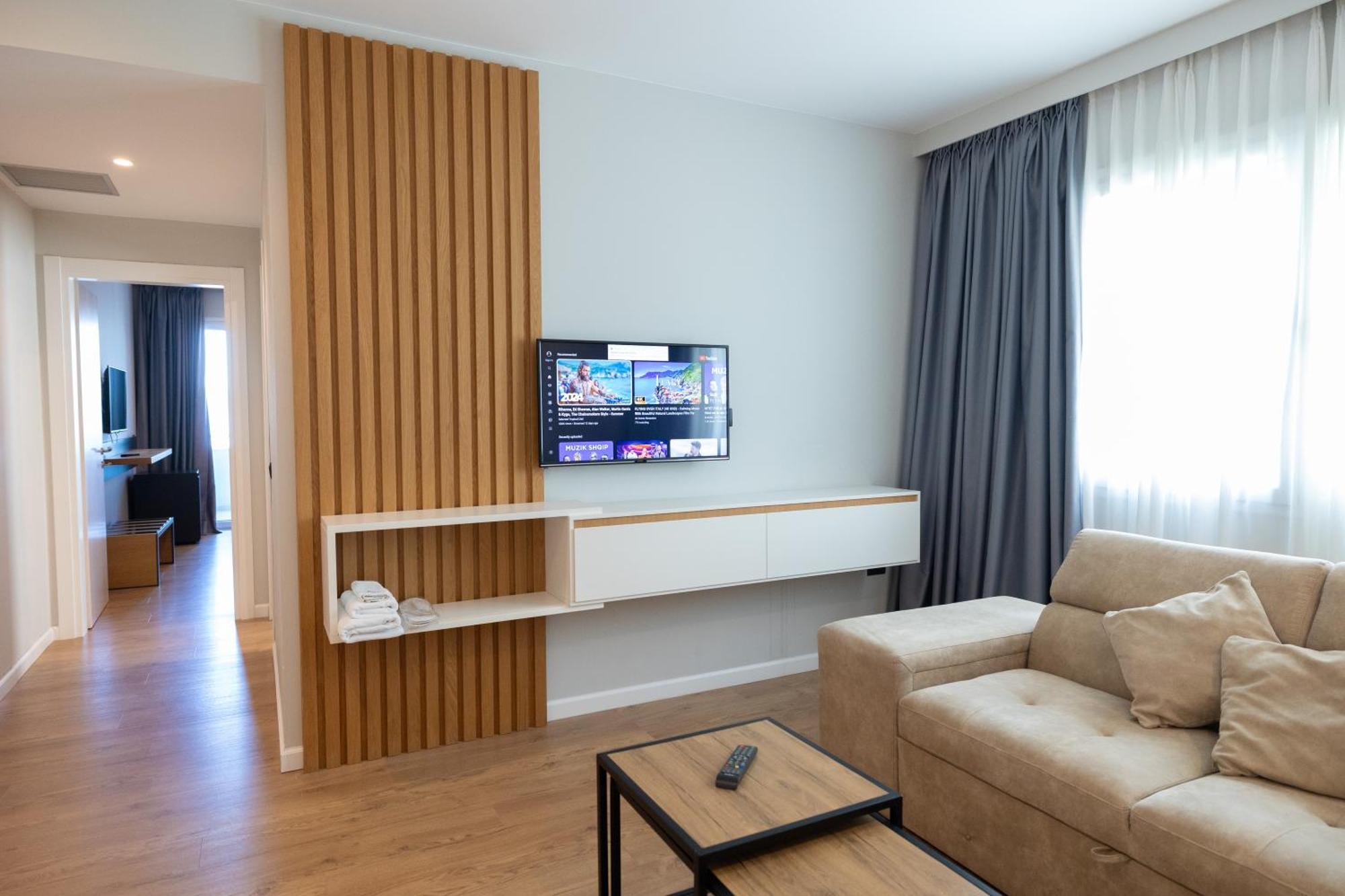 Duka Hotel Vlore Bagian luar foto