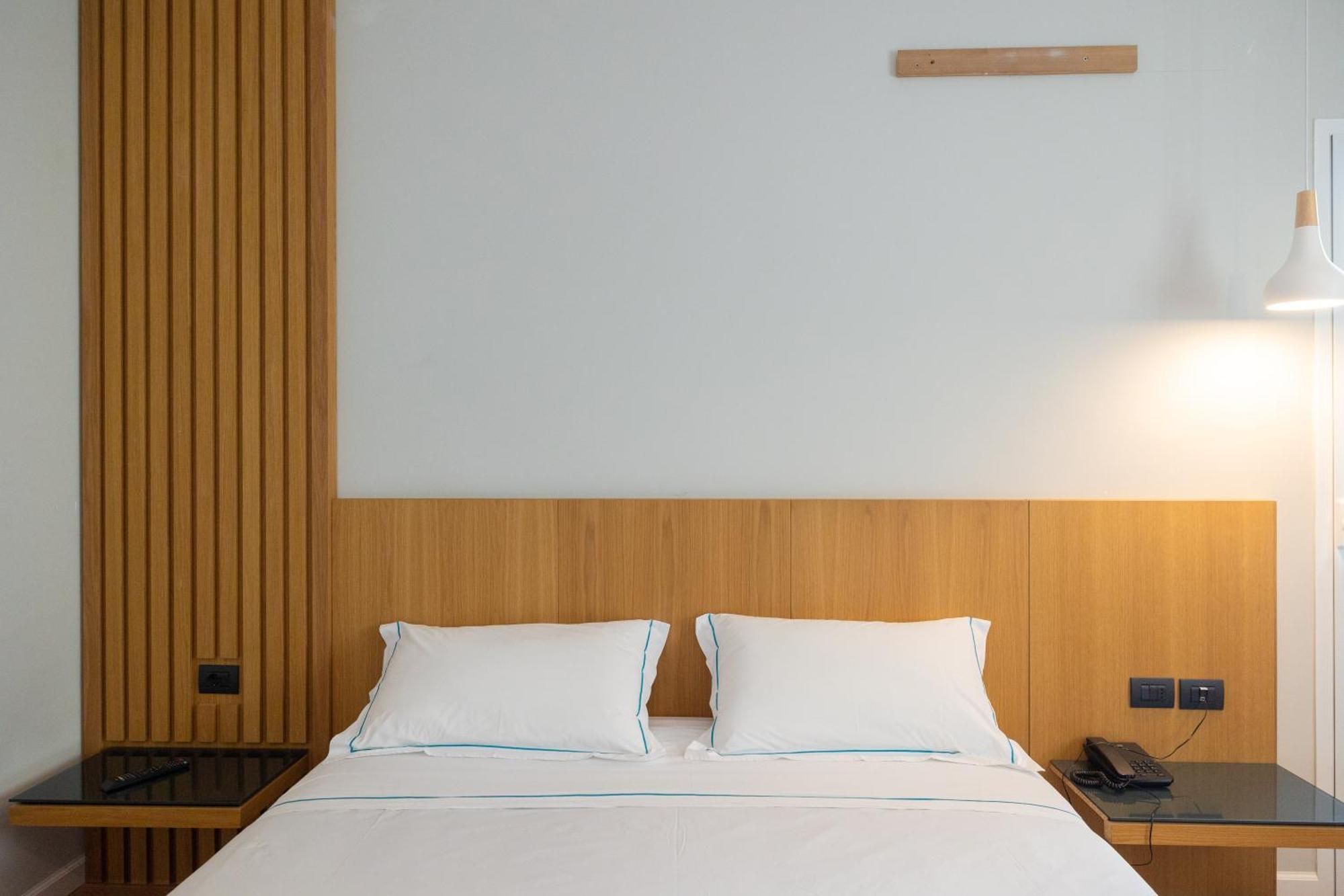 Duka Hotel Vlore Bagian luar foto