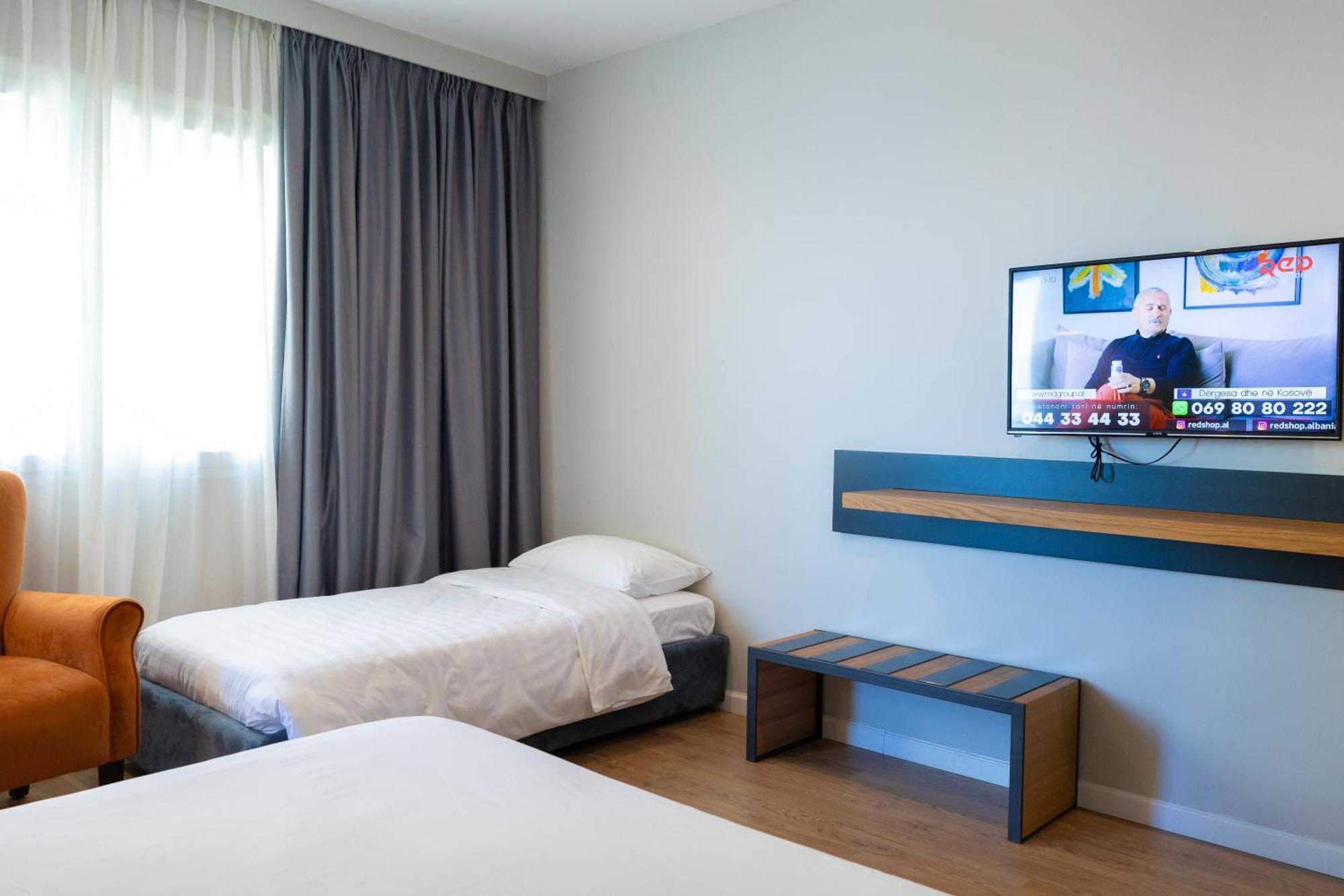 Duka Hotel Vlore Bagian luar foto