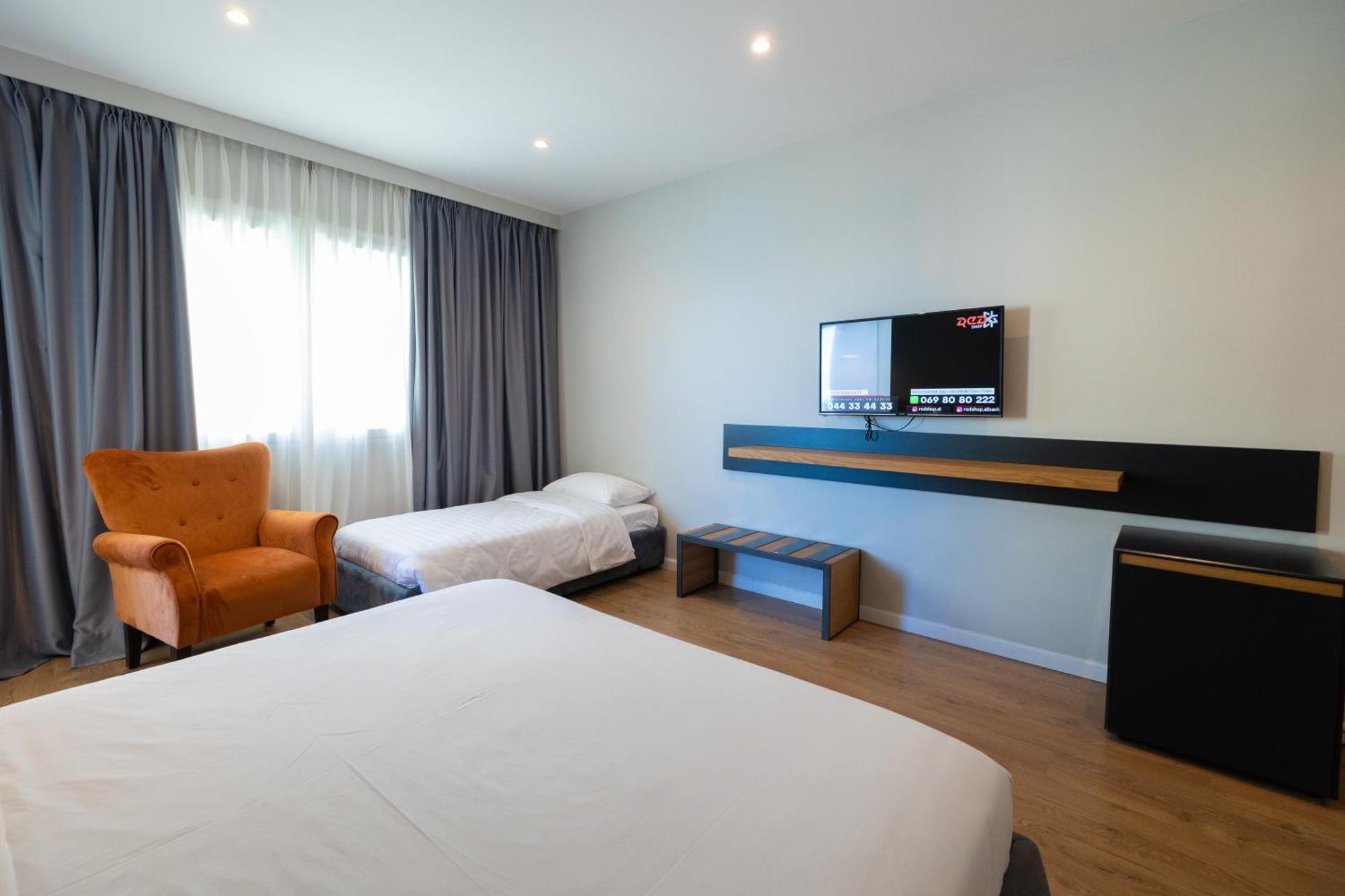Duka Hotel Vlore Bagian luar foto