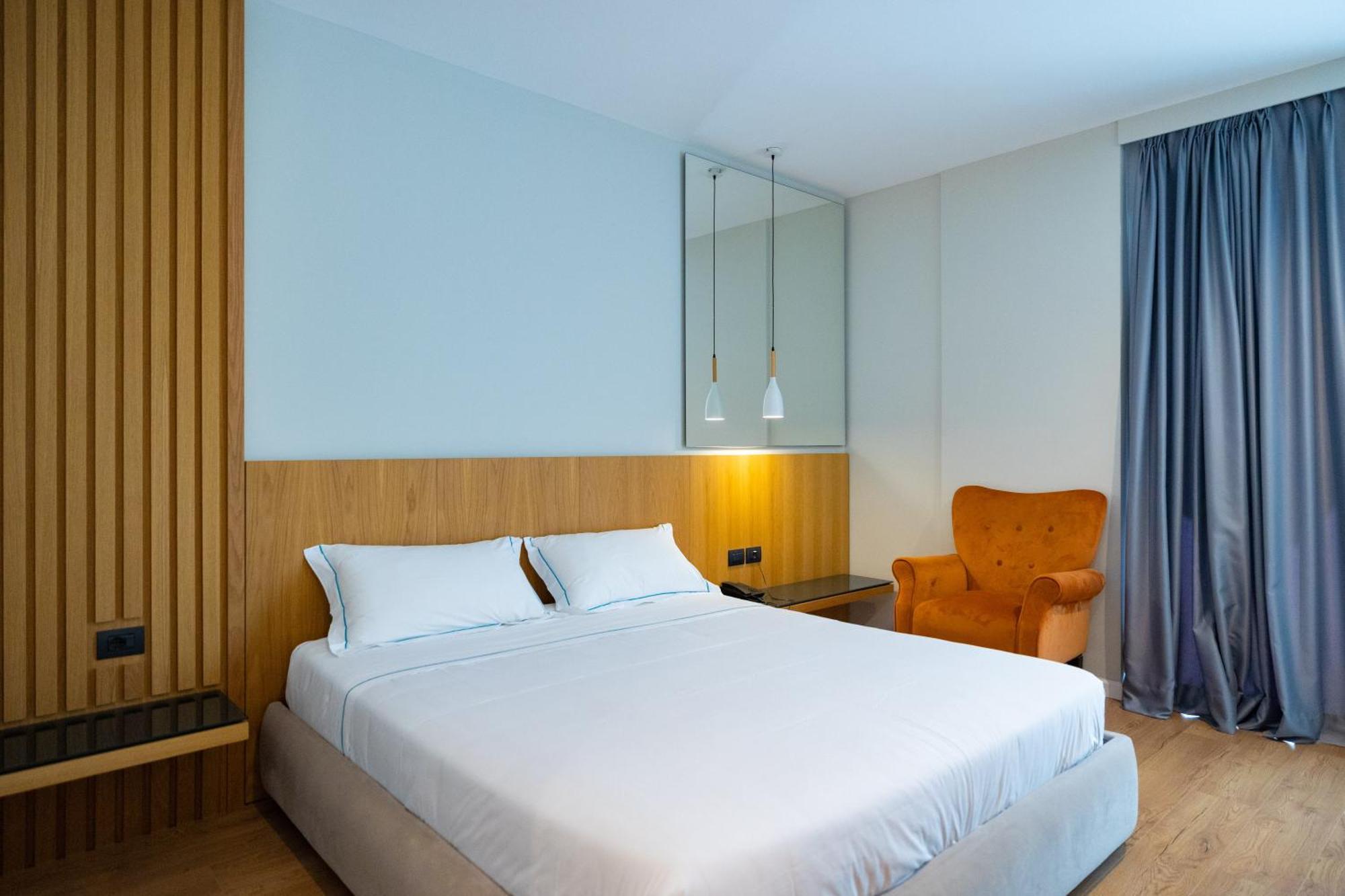 Duka Hotel Vlore Bagian luar foto