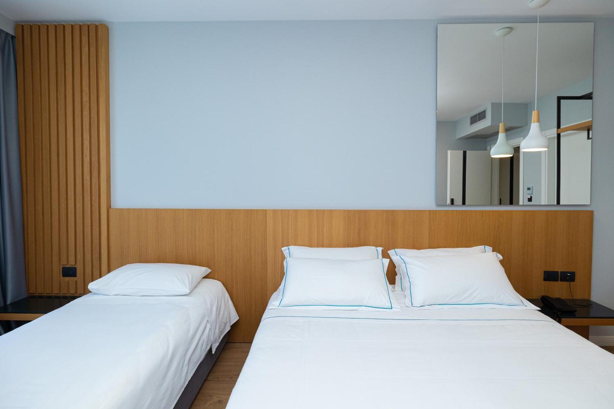 Duka Hotel Vlore Bagian luar foto