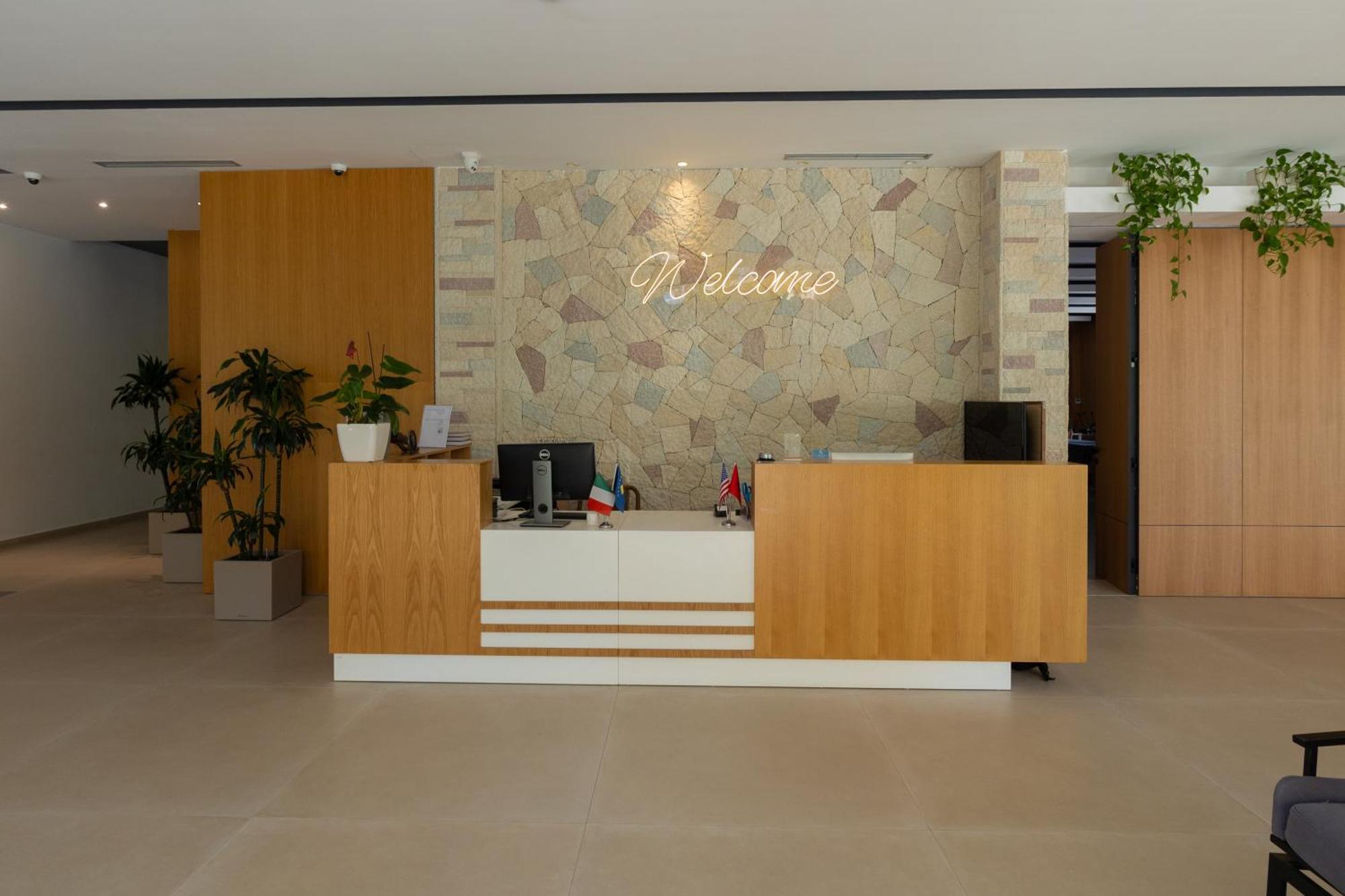 Duka Hotel Vlore Bagian luar foto