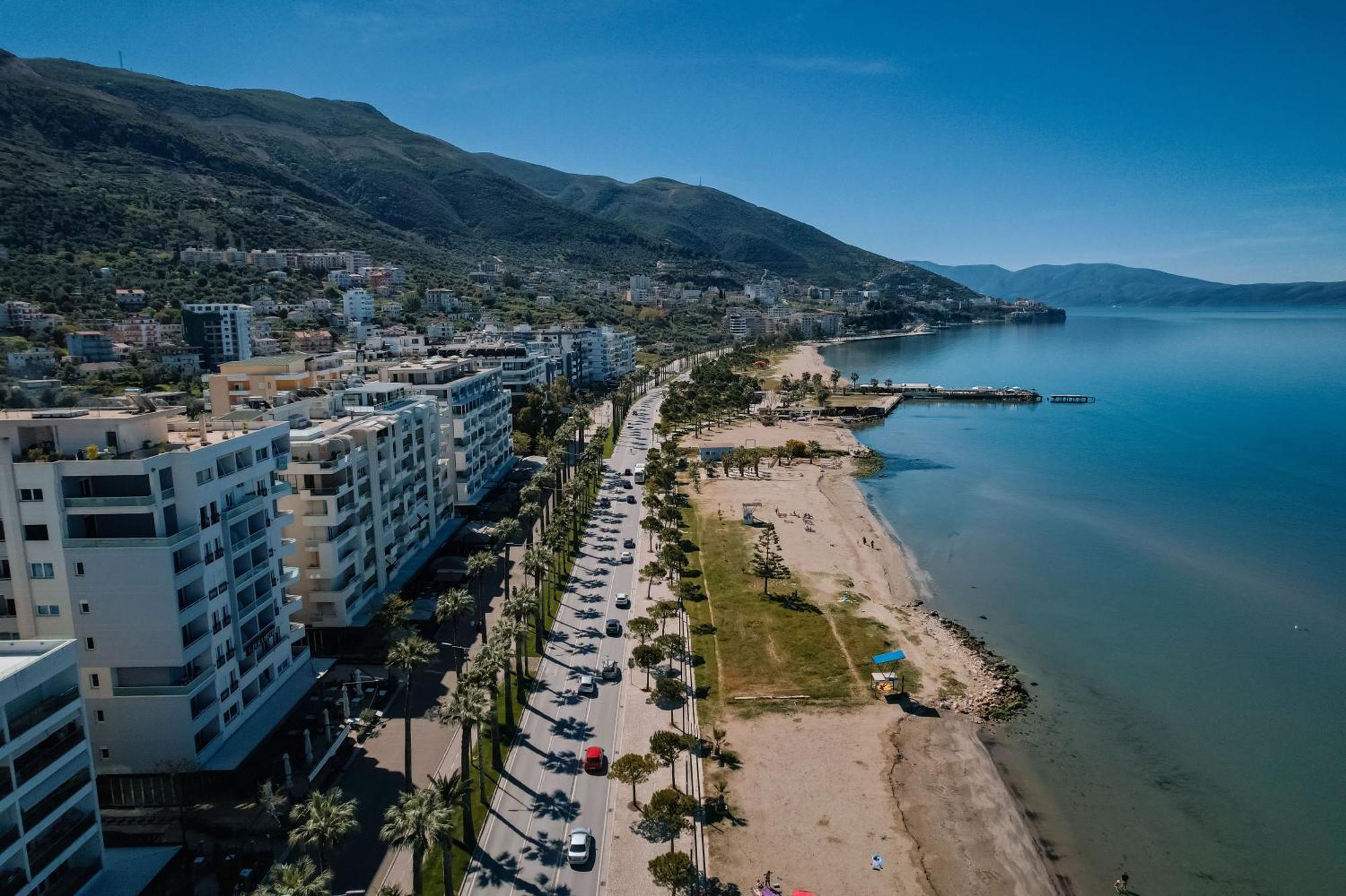 Duka Hotel Vlore Bagian luar foto